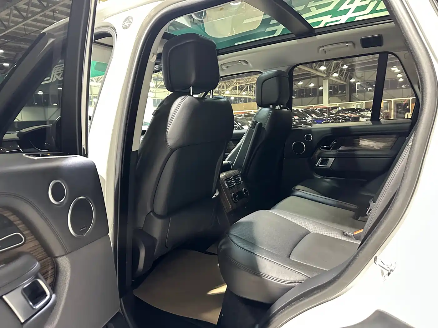 Land Rover Range Rover 2019 3.0 SCV6 Heritage Edition фото 10