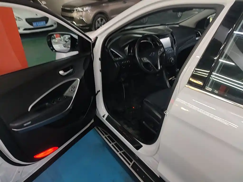 Hyundai Santa Fe 2015 2.4L Automatic 4WD Smart 5-seater фото 16