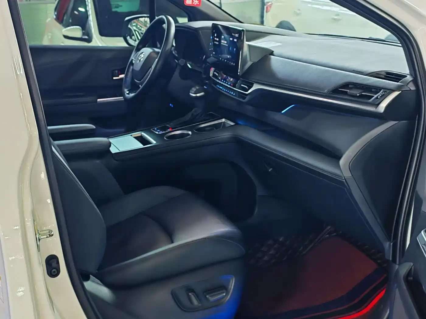 Toyota Sienna 2023 2.5L Hybrid Ultimate Edition фото 7