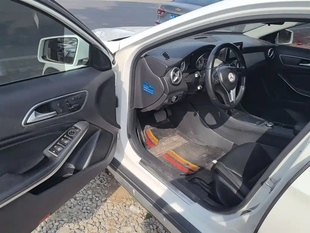 Mercedes-Benz GLA 2016 GLA 200 Dynamic фото 16