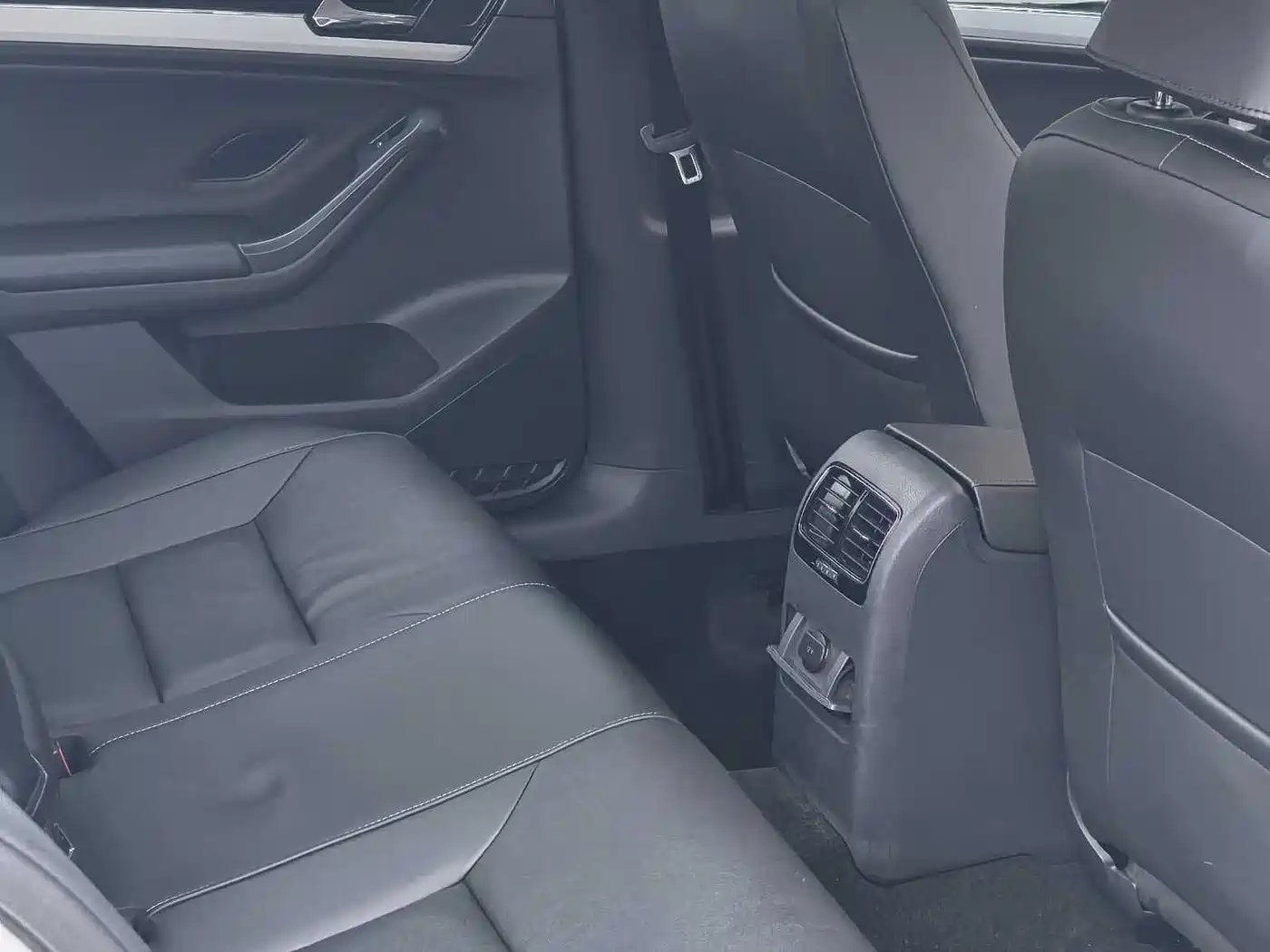 Volkswagen Sagitar 2018 1.6L Automatic Comfort фото 22