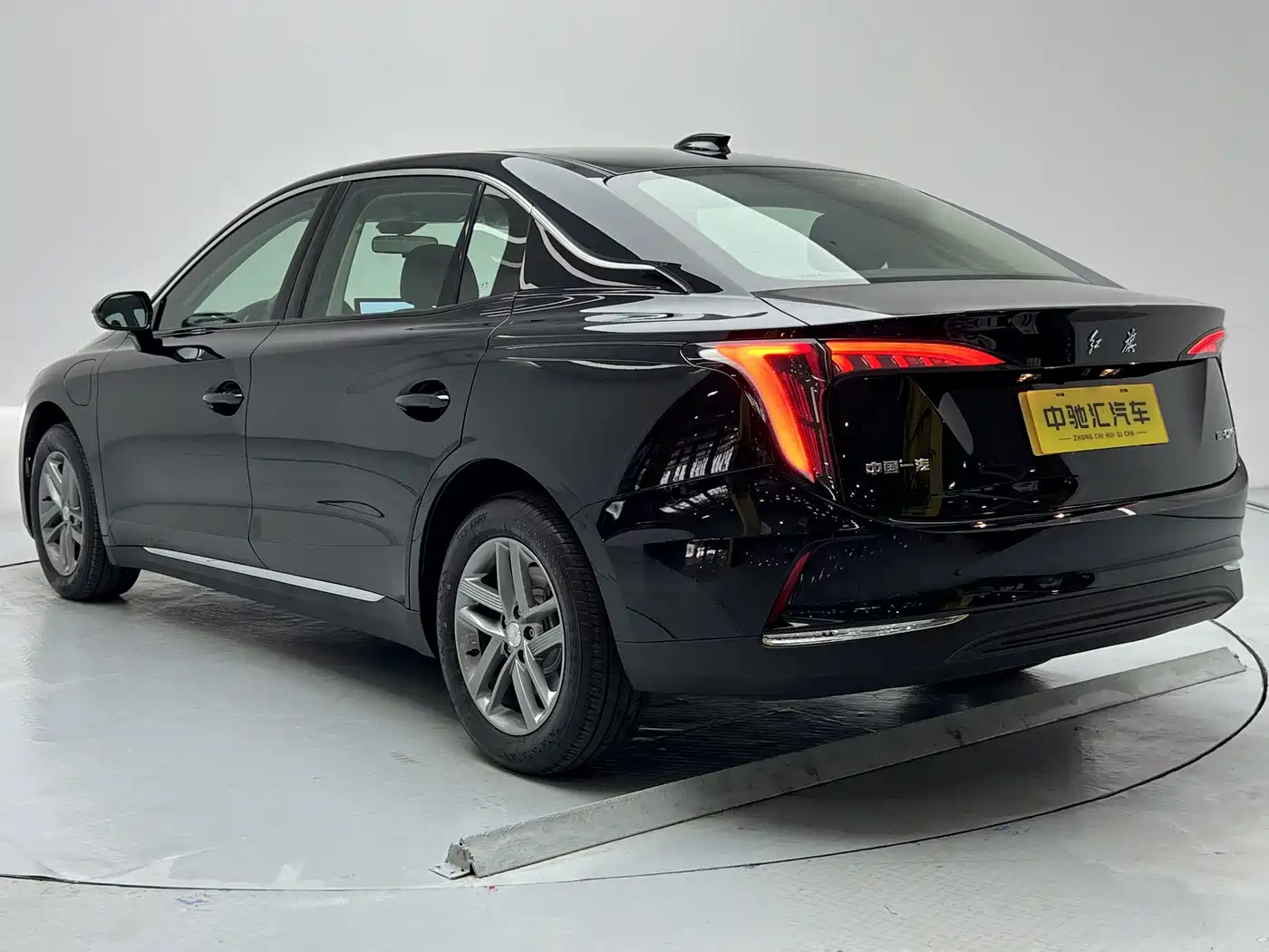 Hongqi E-QM5 2026 2025 Model 500km Travel Edition