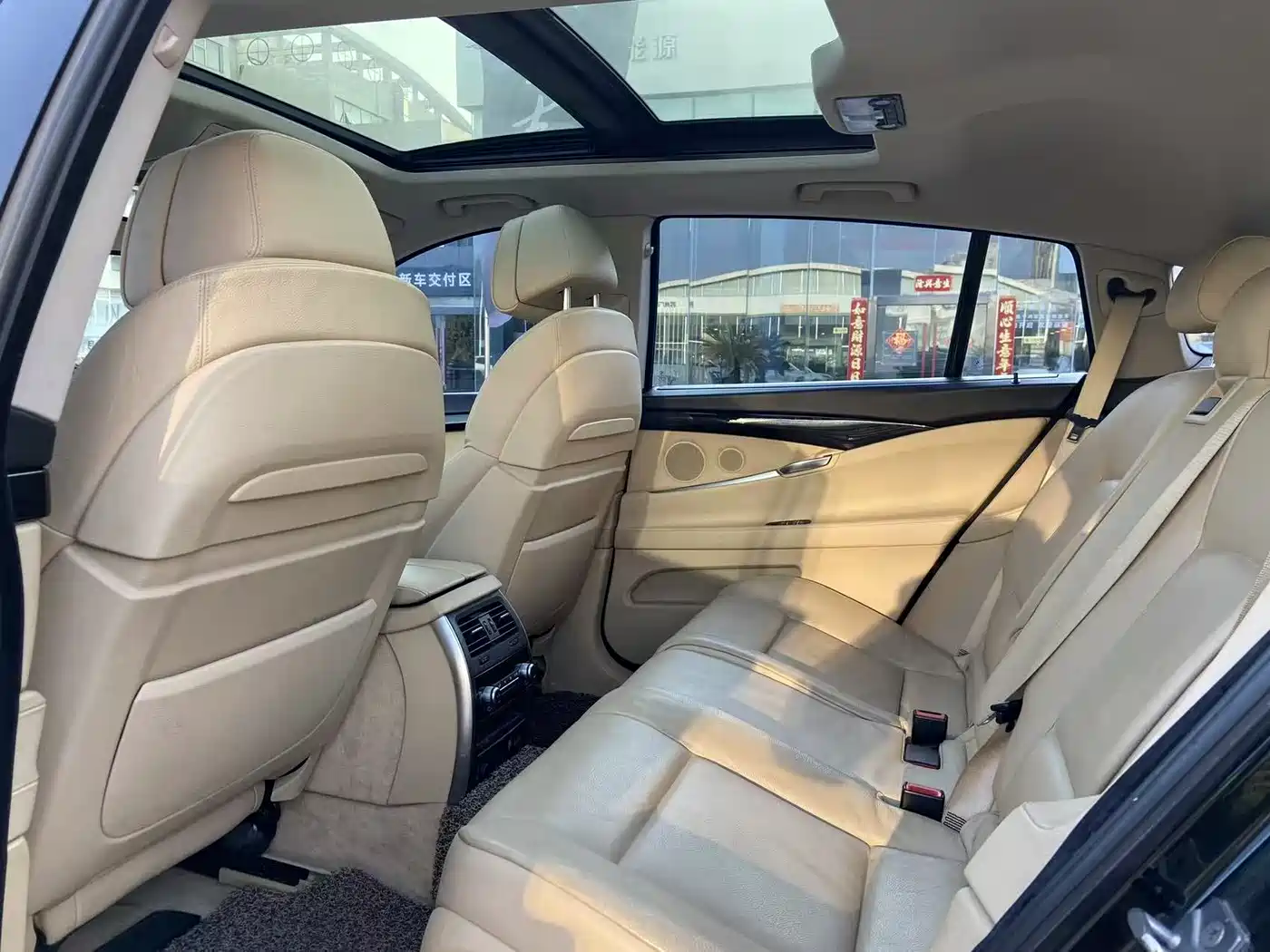 BMW 5 Series GT 2011 535i xDrive Luxury Model фото 17