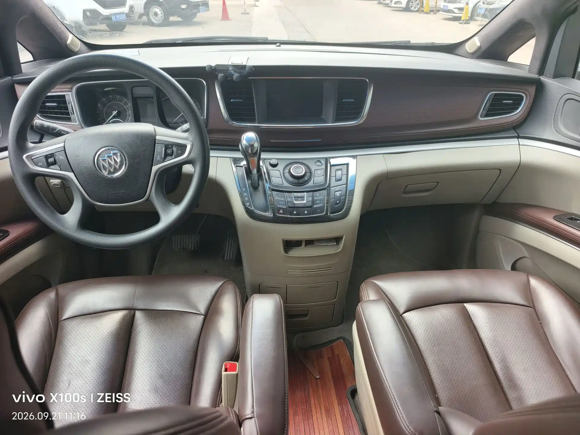 Фото 4 - Buick GL8