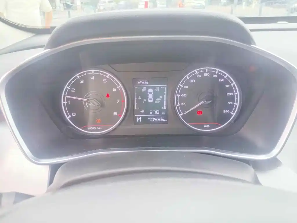 Фото 4 - Geely Coolray