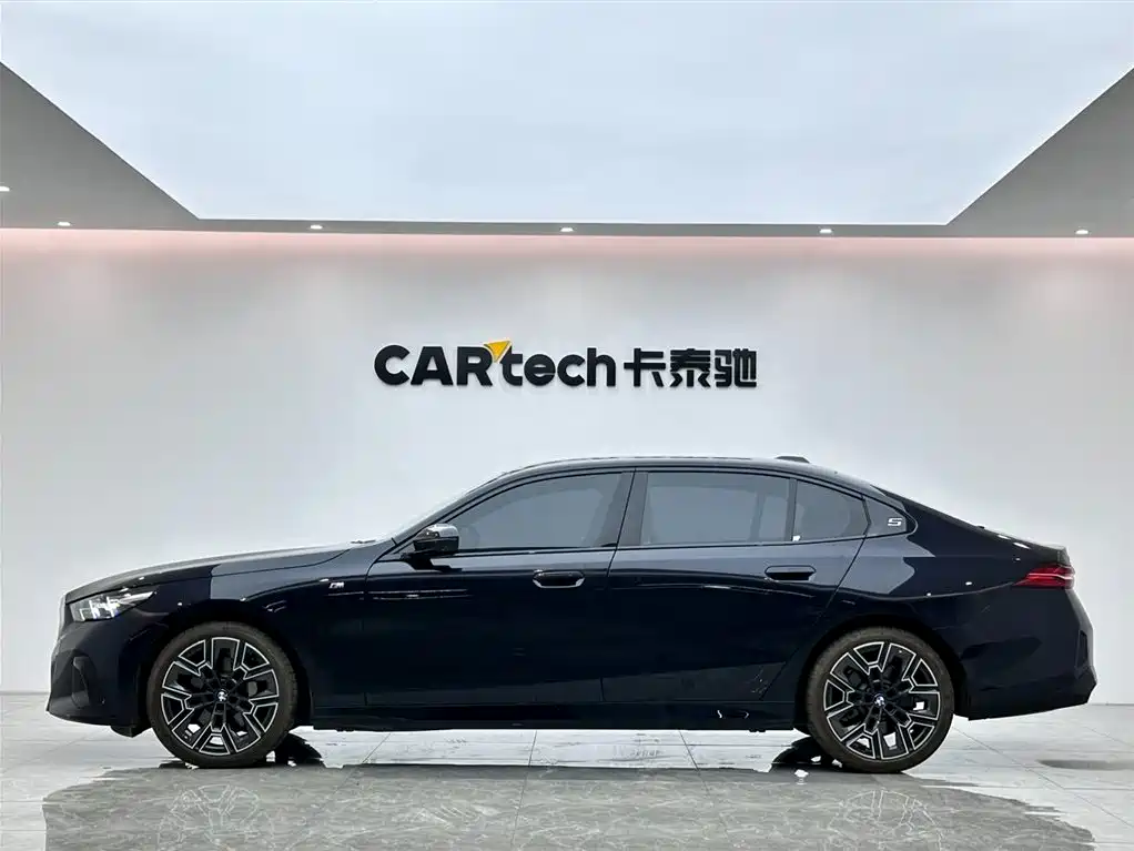 BMW 5 Series 2025 530Li Premium M Sport Package фото 2