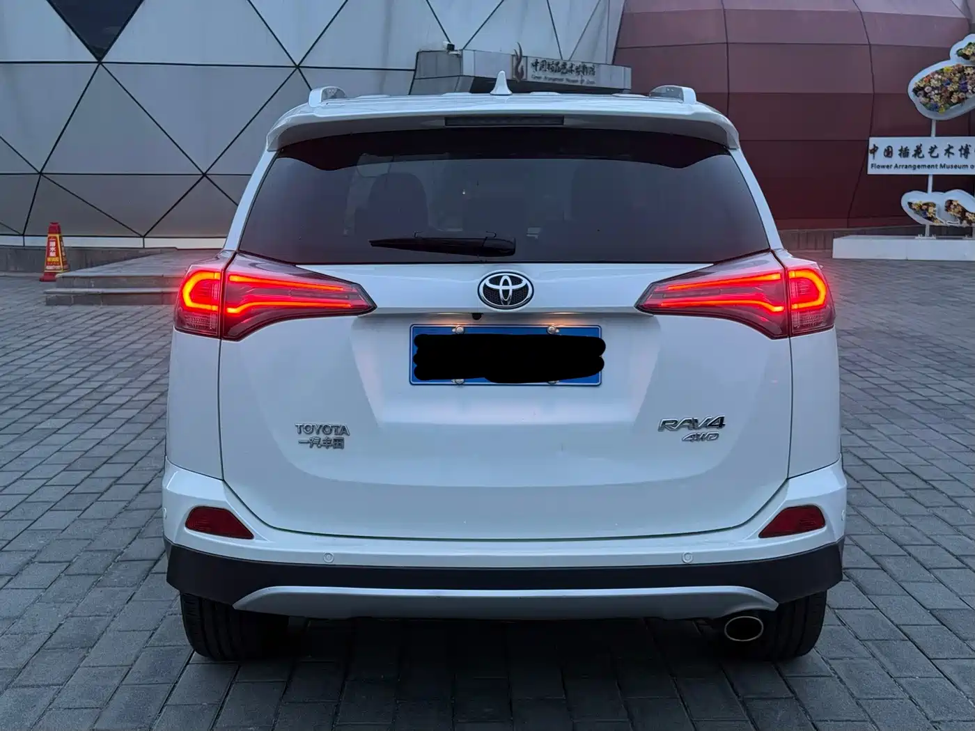 Фото 5 - Toyota RAV4