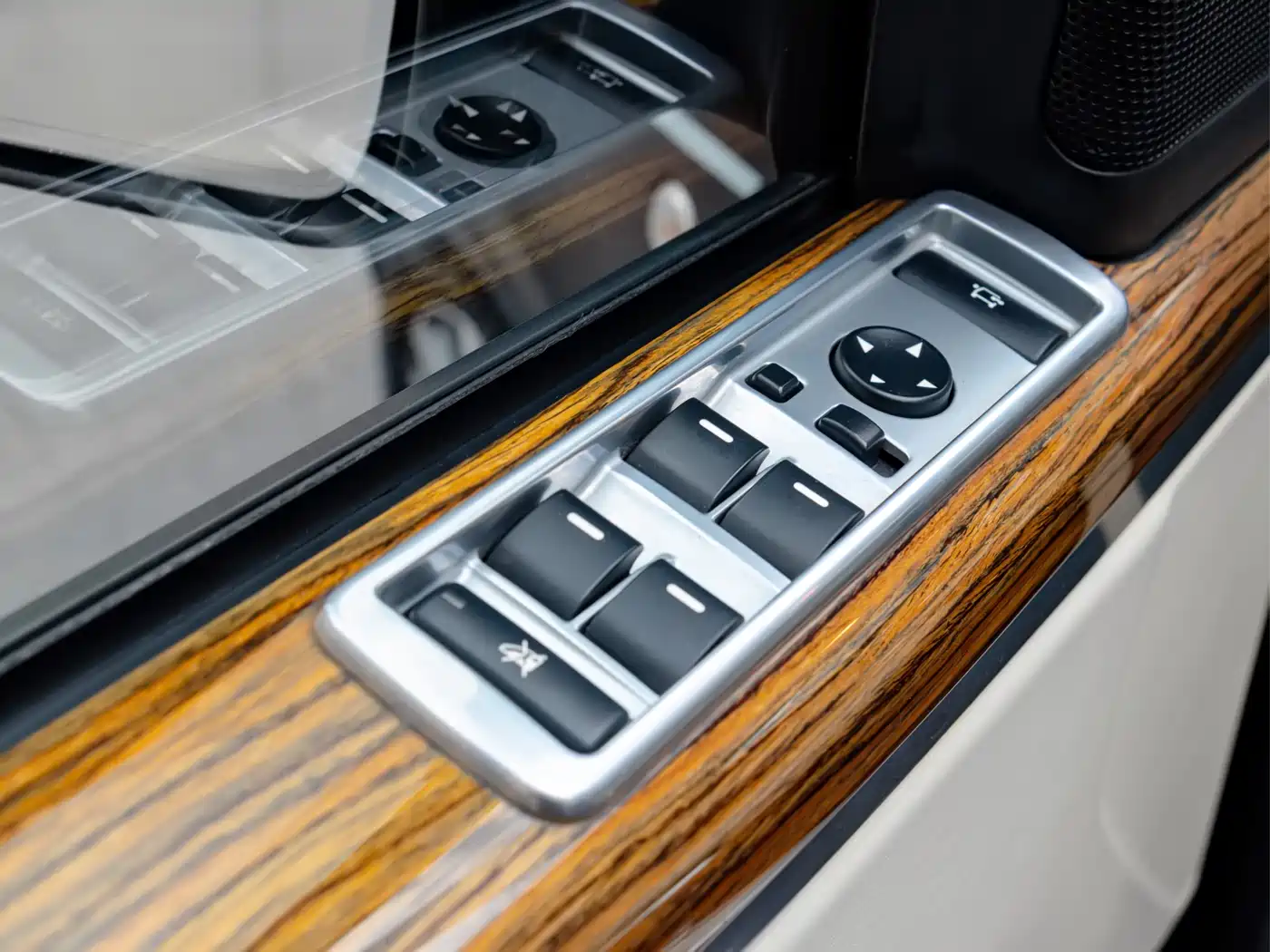 Land Rover Range Rover 2012 5.0 SC V8 Ultimate Genesis Collector's Edition фото 8