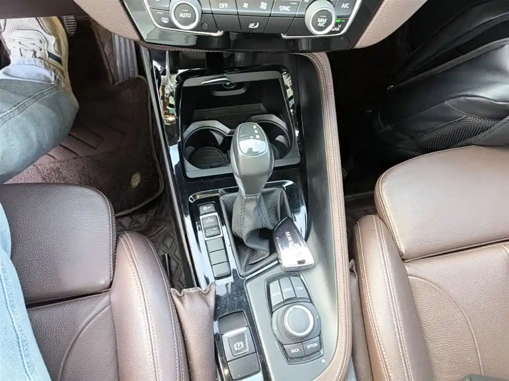 BMW X1 2018 sDrive18Li Premium Model фото 14