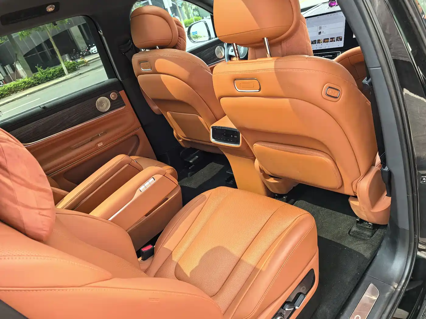 AITO Wenjie AITO M9 2024 Range Extender Max Edition 42kWh 6-seater фото 11