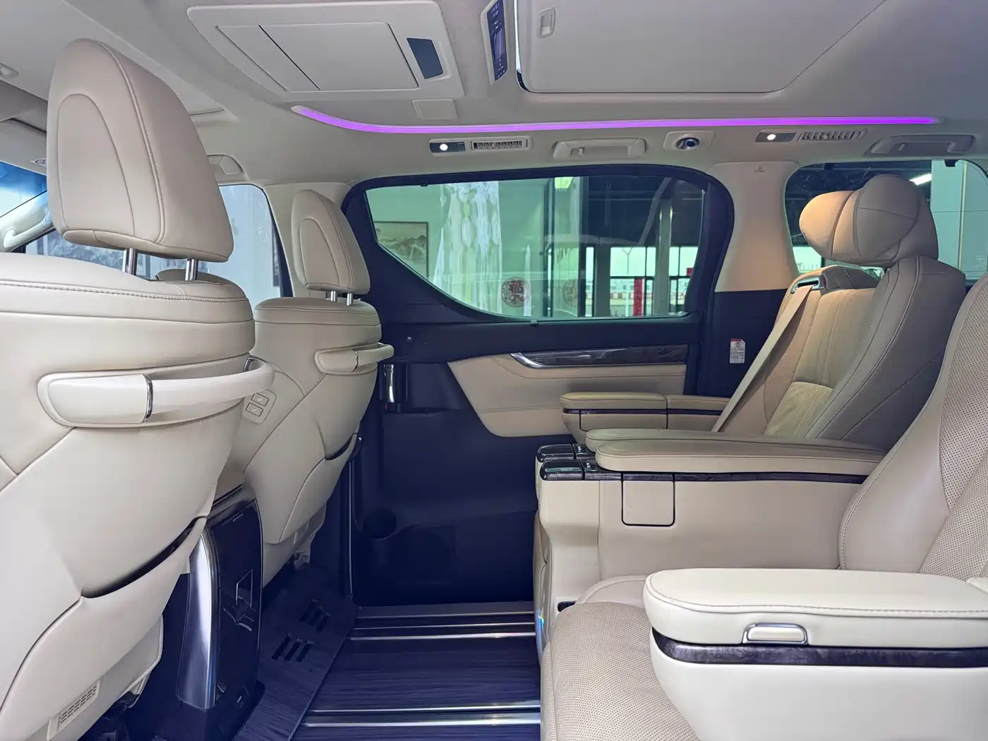 Toyota Vellfire 2021 Crown Hybrid 2.5L HV Premium Edition фото 5
