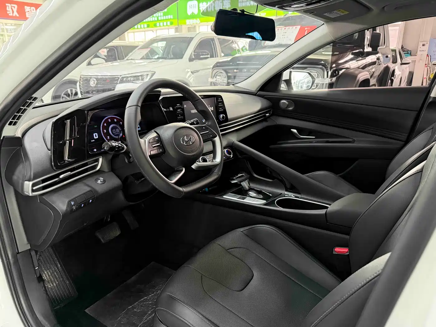 Hyundai Elantra 2023 1.5L CVT GLX Elite Edition фото 7