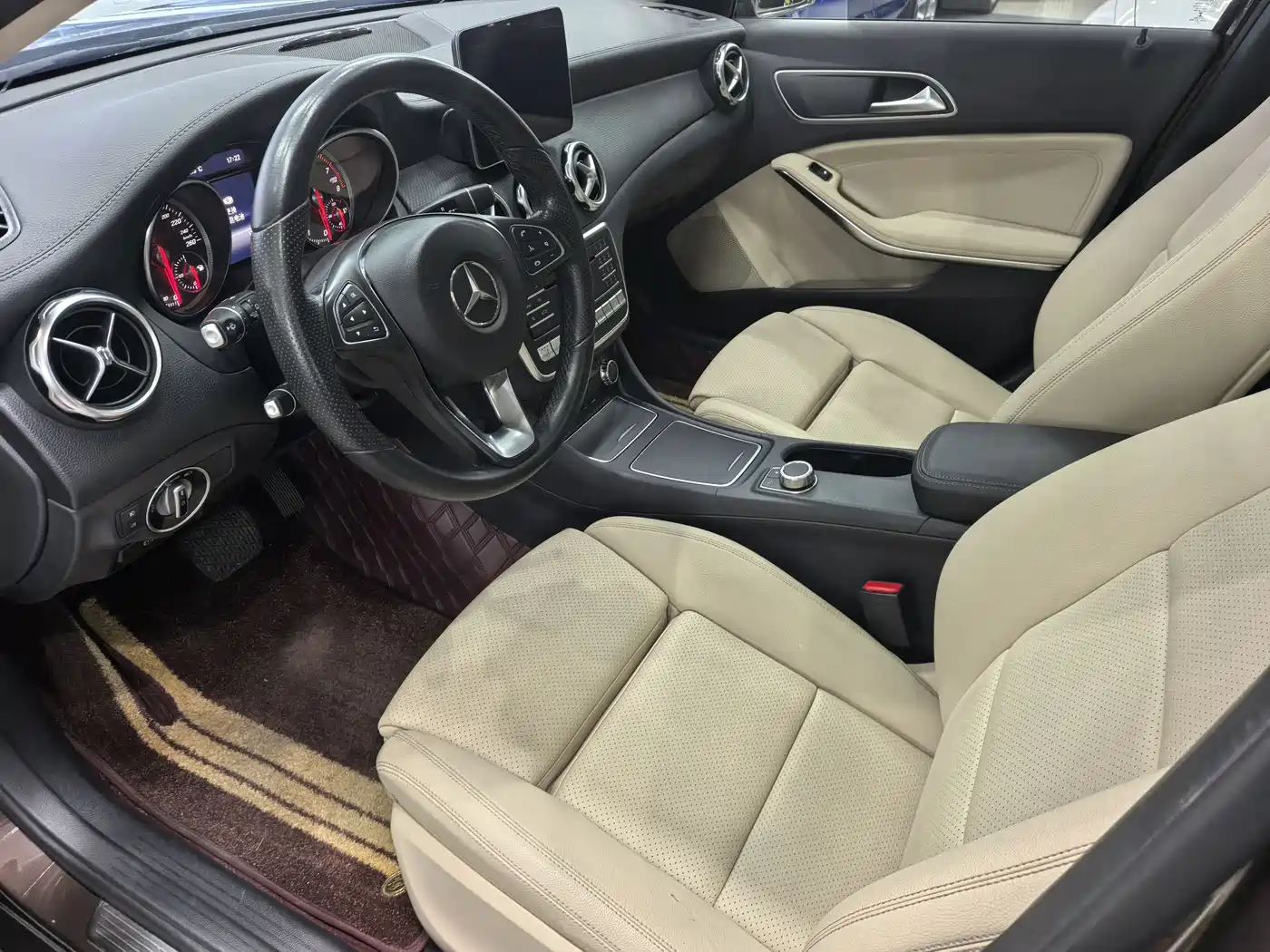 Mercedes-Benz GLA 2017 GLA 220 4MATIC Fashion фото 7