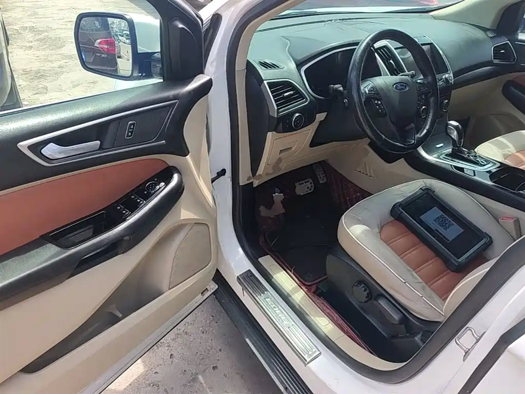 Фото 16 - Ford Edge
