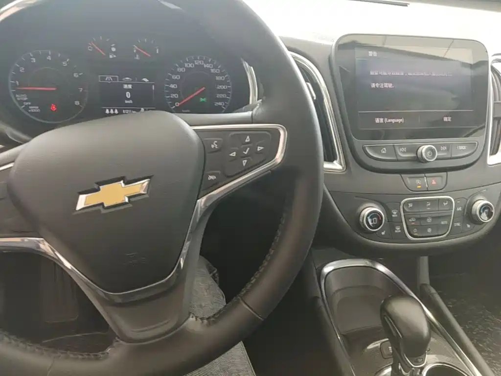 Photo 10 - Chevrolet Malibu XL