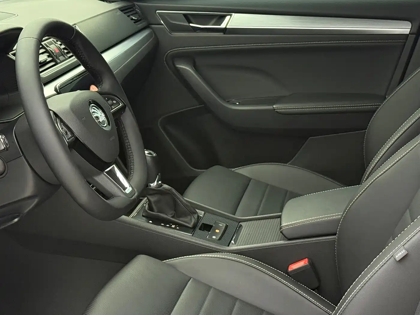 Škoda Superb 2023 TSI280 DSG Premium Edition фото 15