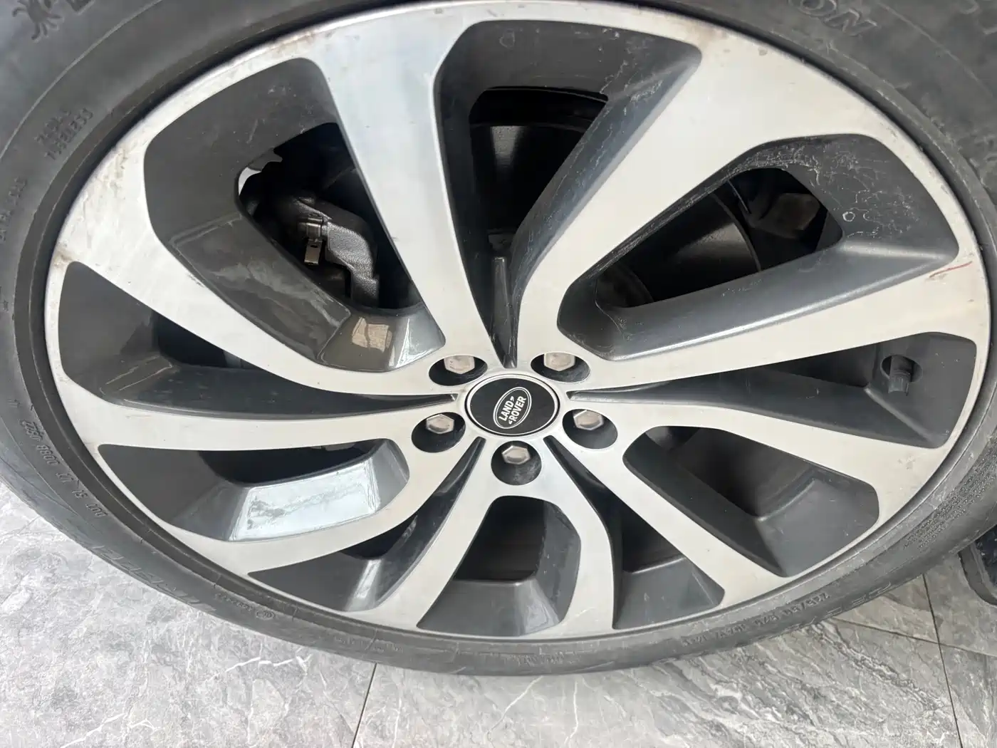 Land Rover Discovery Sport 2022 Model Facelift 249PS R-Dynamic S Performance Edition 5-seater фото 3