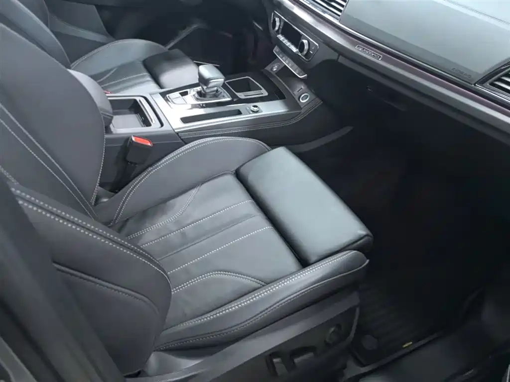 Audi Q5L 2022 Facelift 45T Luxury Dynamic фото 25