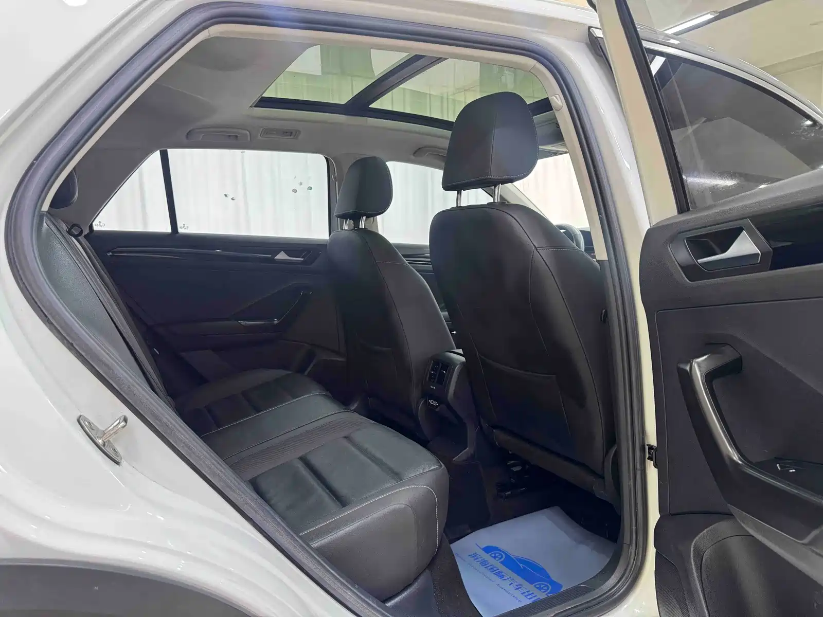 Фото 9 - Volkswagen T-ROC