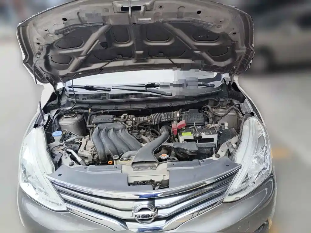 Photo 3 - Nissan Livina