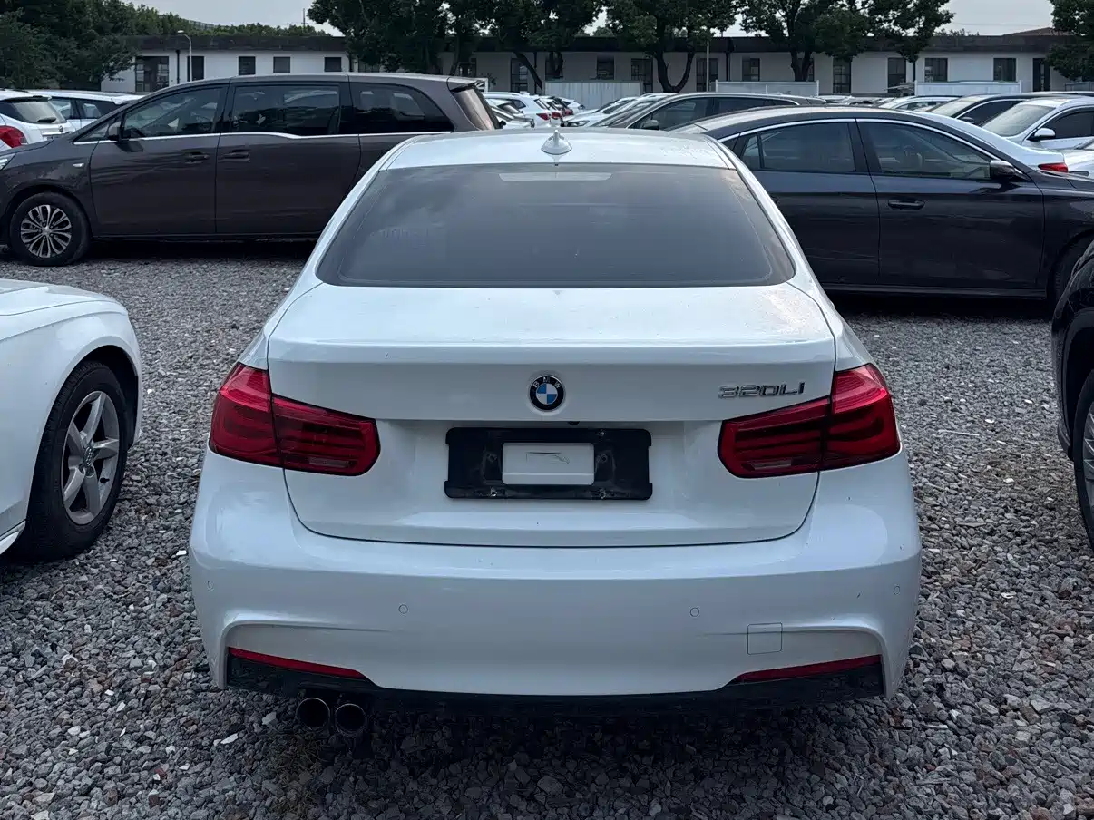 صورة 4 - BMW 3 Series