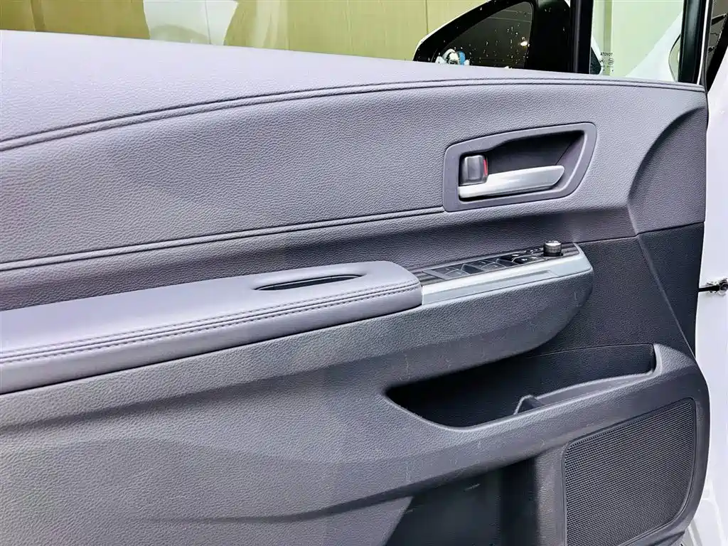 Toyota Sienna 2024 2.5L Hybrid 4WD Premium Edition фото 11