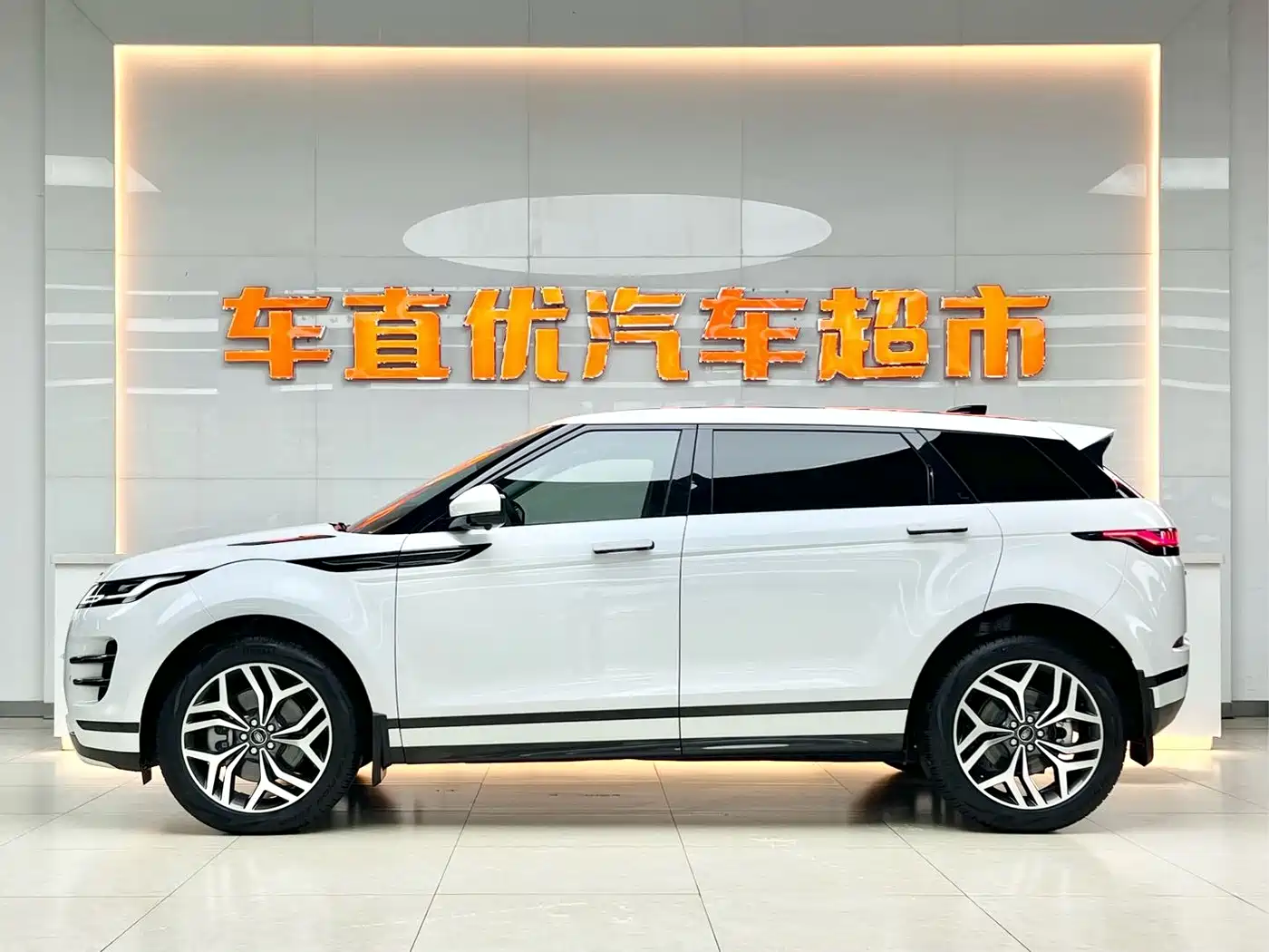 Land Rover Range Rover Evoque 2023 Range Rover Evoque L 249PS Luxury Edition фото 4