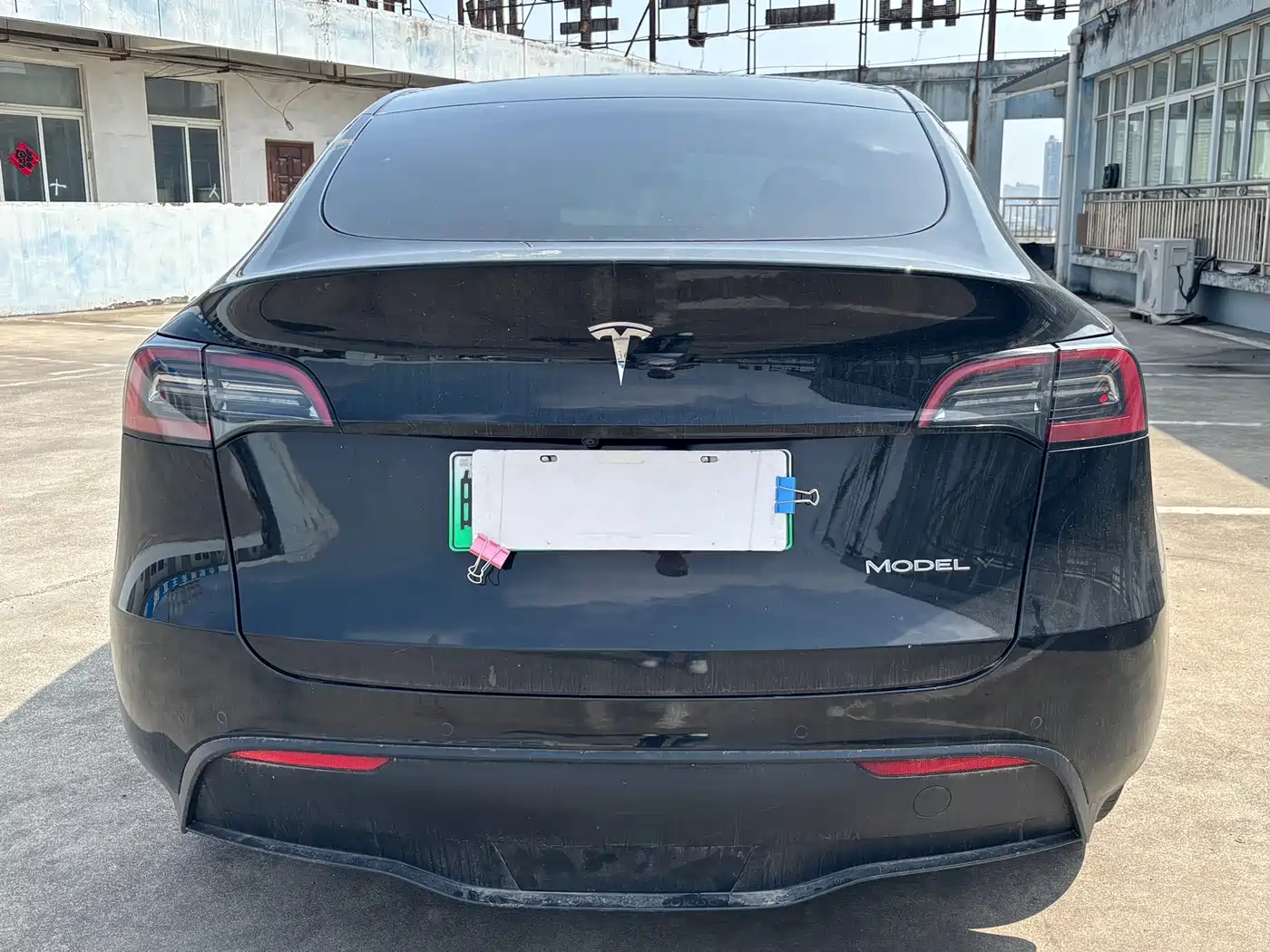 TESLA MODEL Y