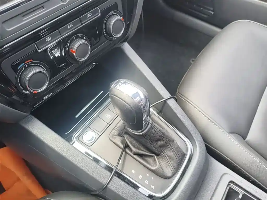 Volkswagen Sagitar 2018 280TSI DSG Spark Edition фото 14