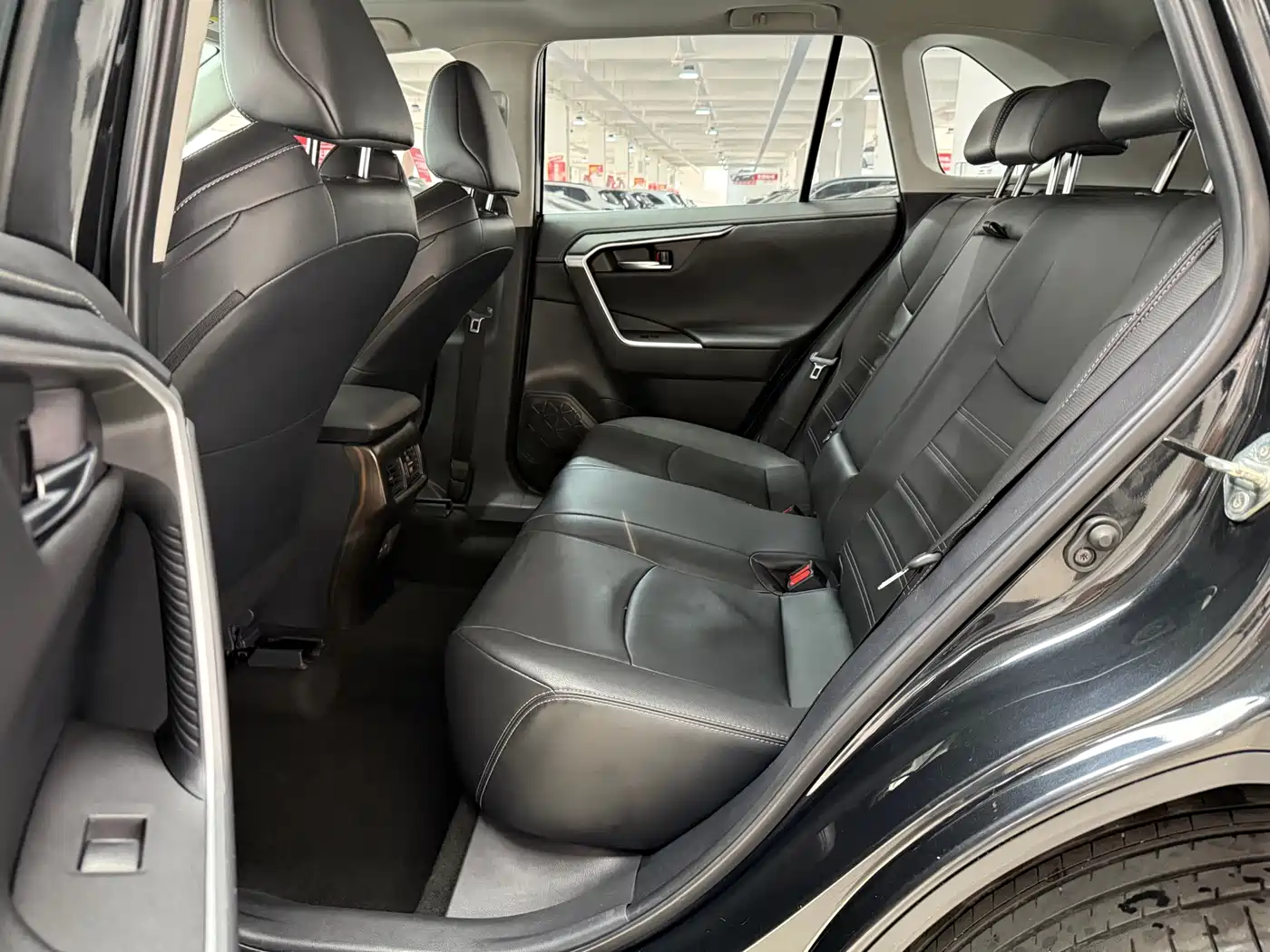 Toyota Wildlander 2022 2.0L CVT FWD Luxury PLUS Edition фото 9