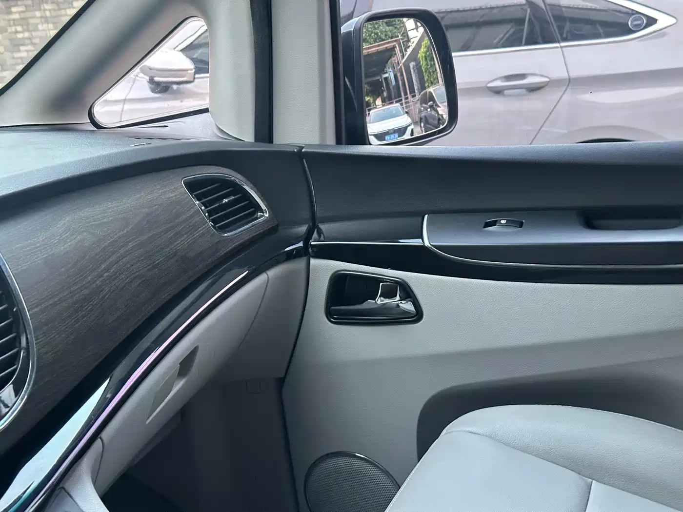 JAC Refine M5 2016 2014 Color Tour 2.0T Gasoline Automatic Business