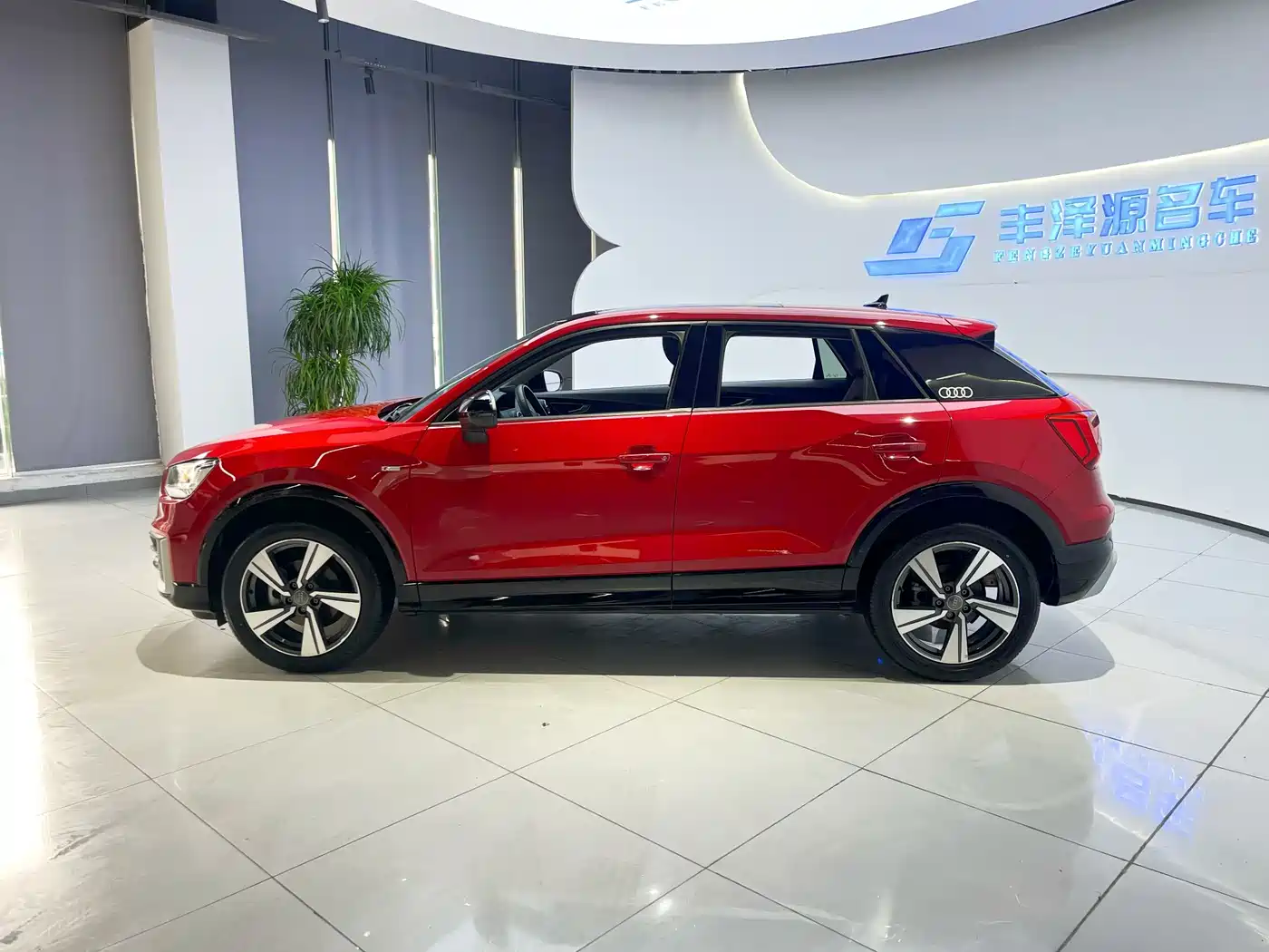 Audi Q2L 2021 Model 35 TFSI Fashion Dynamic фото 3