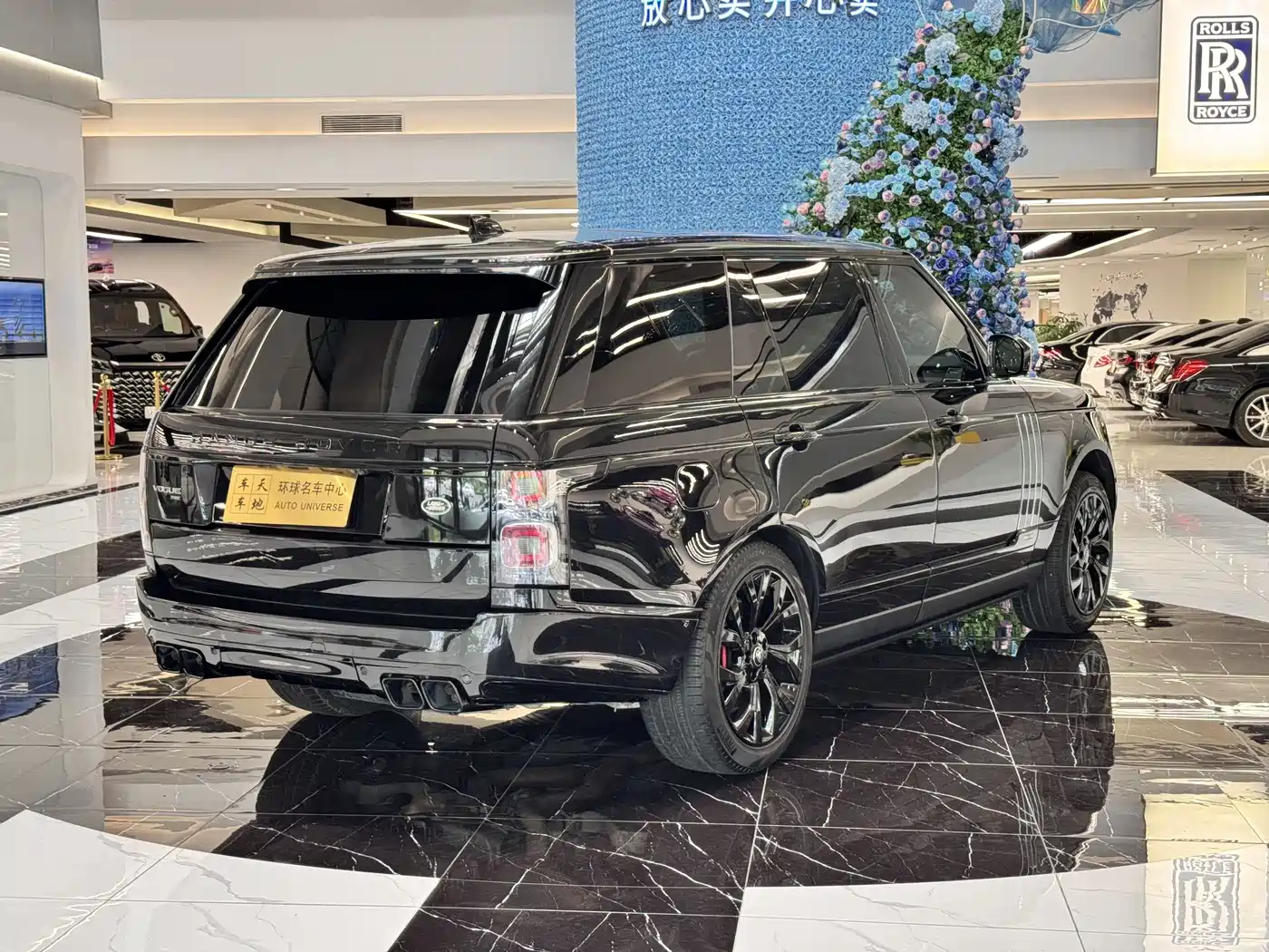 Land Rover Range Rover 2021 3.0 L6 Heritage Extended Classic Edition фото 16