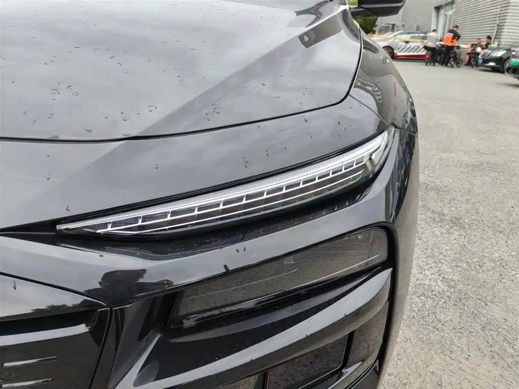 Photo 14 - Audi A6L e-tron