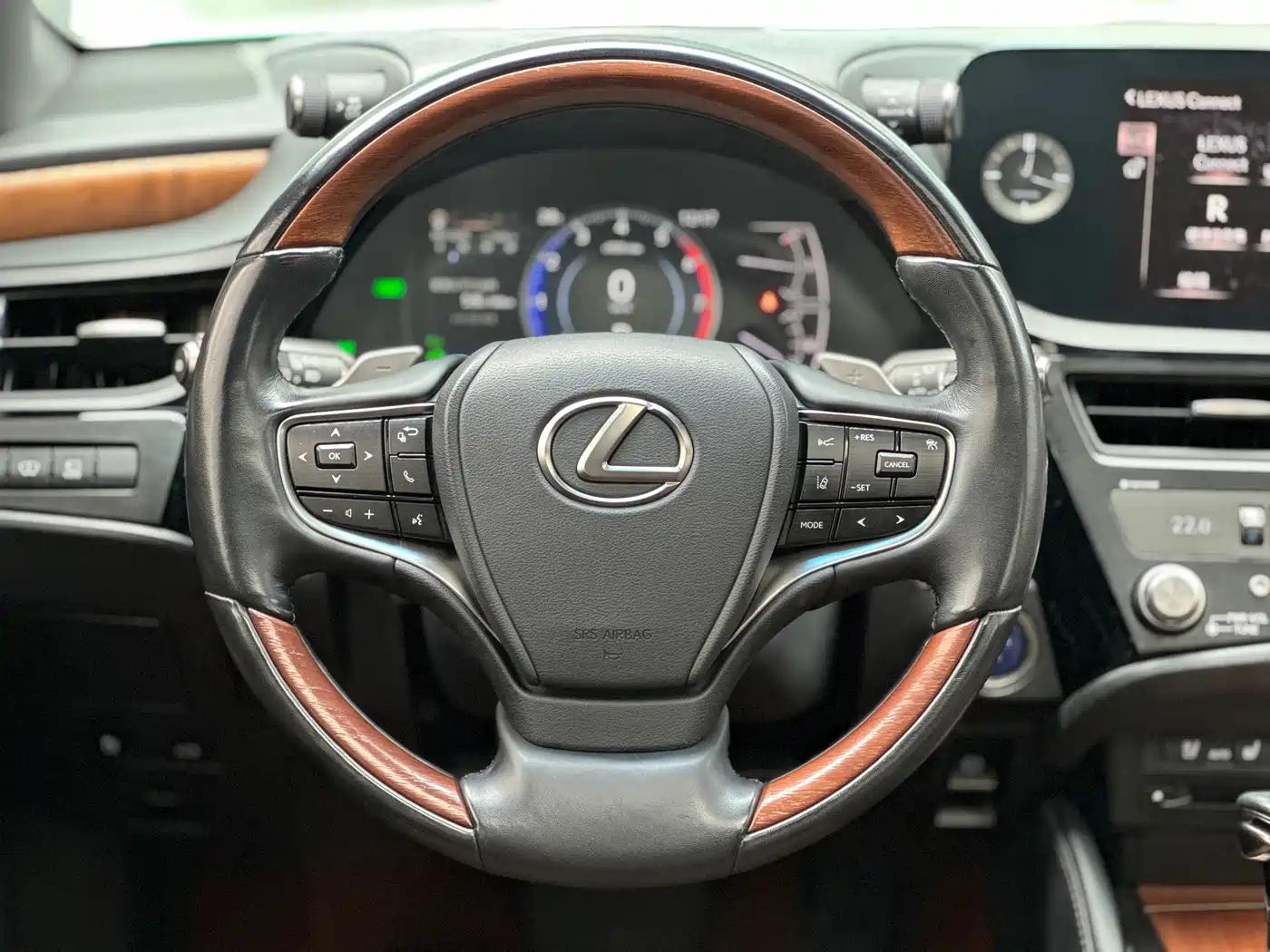 Фото 6 - Lexus ES