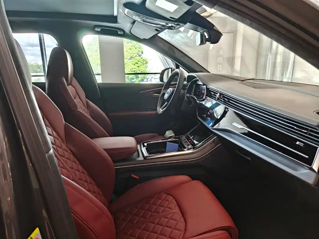 Audi SQ7 2025 2024 4.0 TFSI