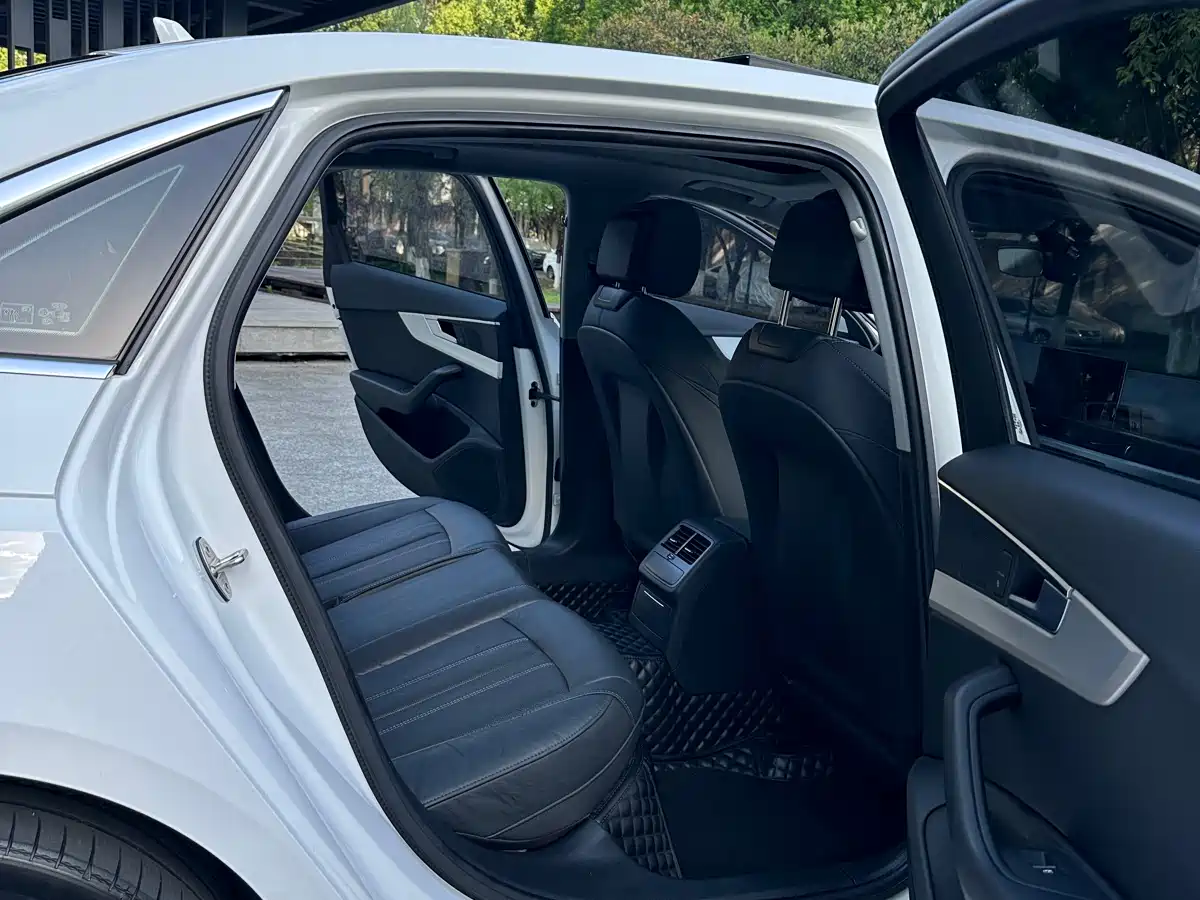 Audi A4L 2022 40 TFSI Luxury Dynamic фото 11