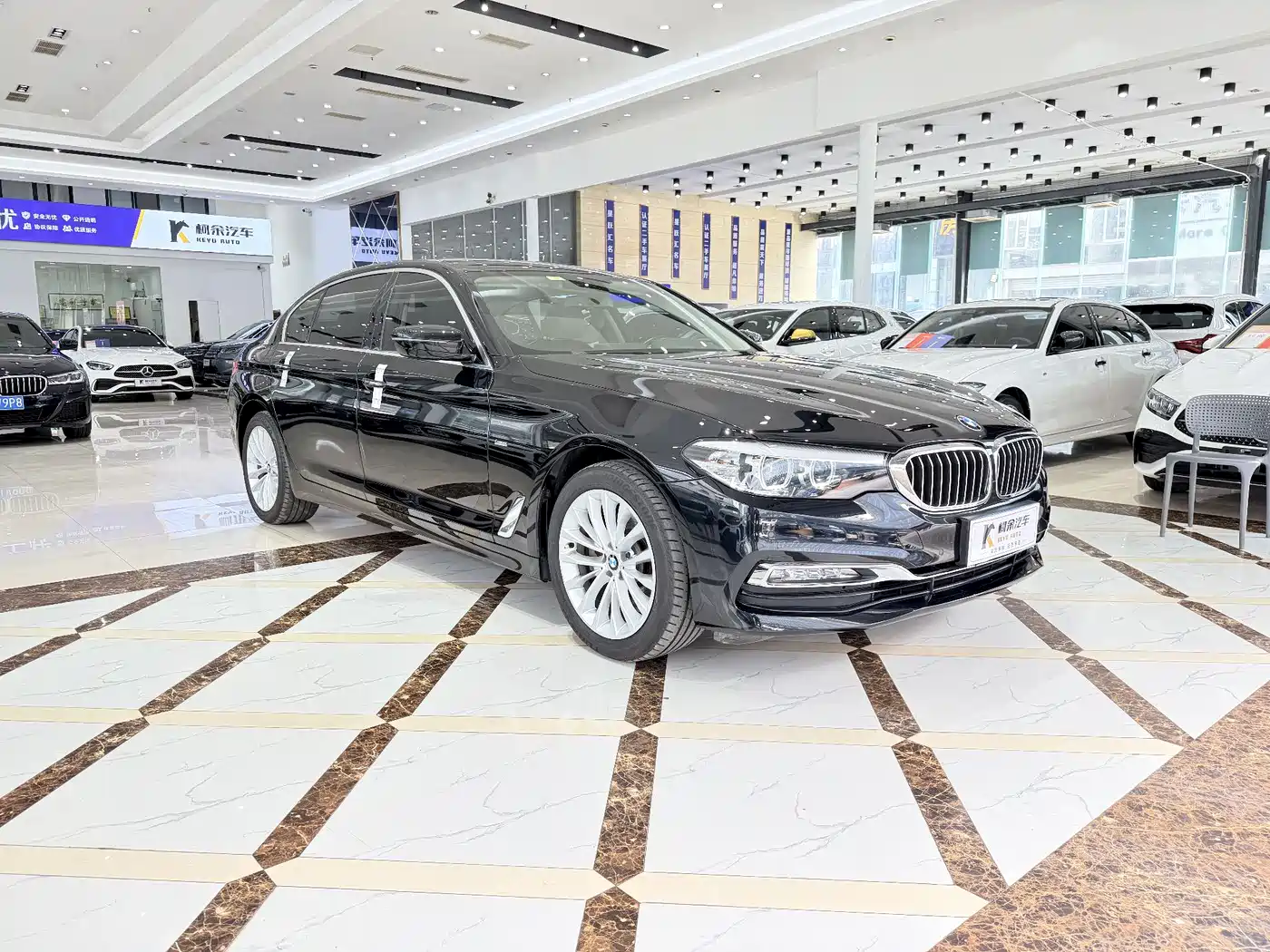 BMW 5 Series 2018 525Li Luxury Package фото 4