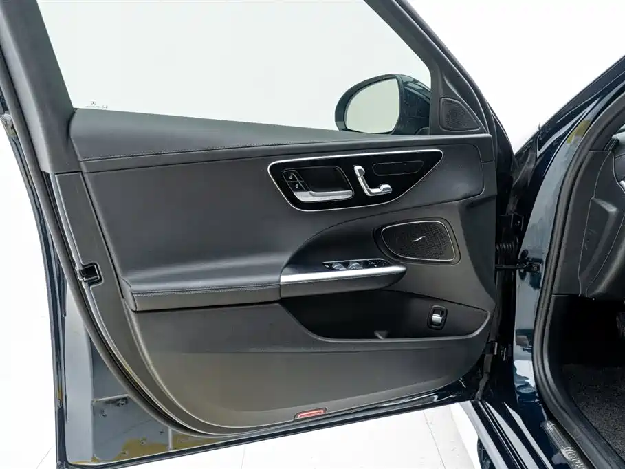 Mercedes-Benz C-Class 2023 Facelift C 200 L Sport Edition фото 18