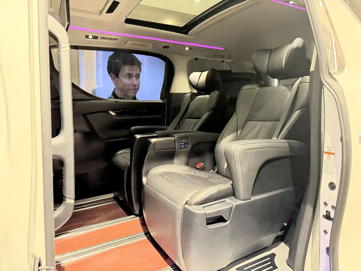 Toyota Vellfire 2021 Crown Hybrid 2.5L HV Luxury Edition фото 10