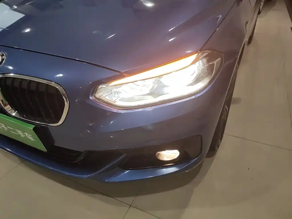 BMW 1 Series 2018 118i Sport Edition фото 24