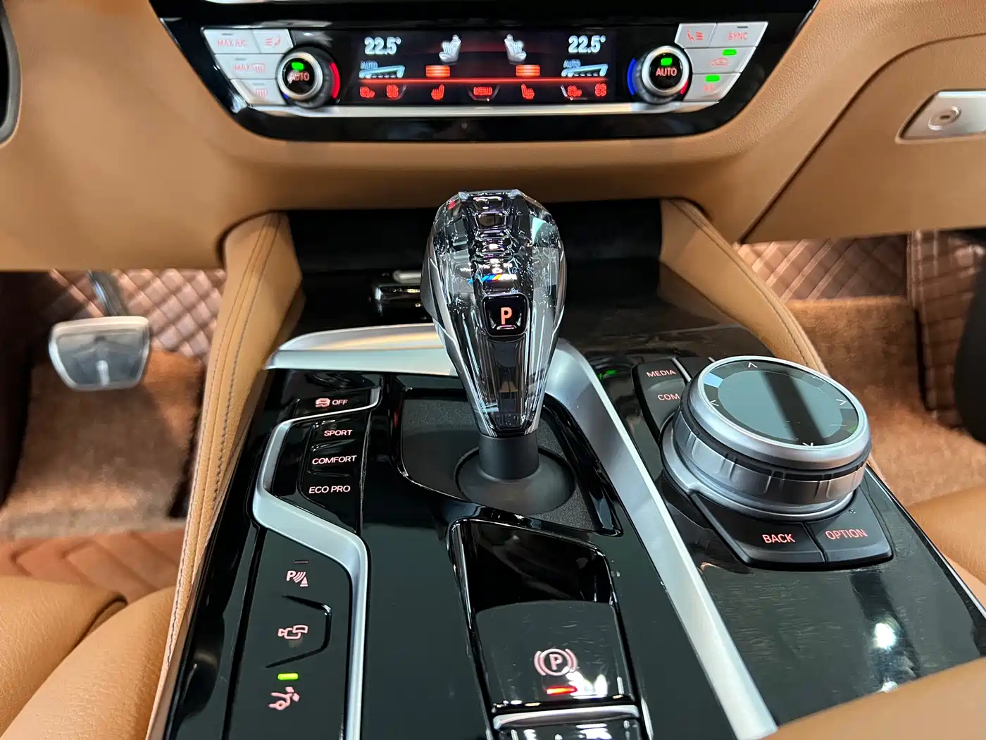BMW 6 Series GT 2024 630i M Sport Ultimate Package фото 9