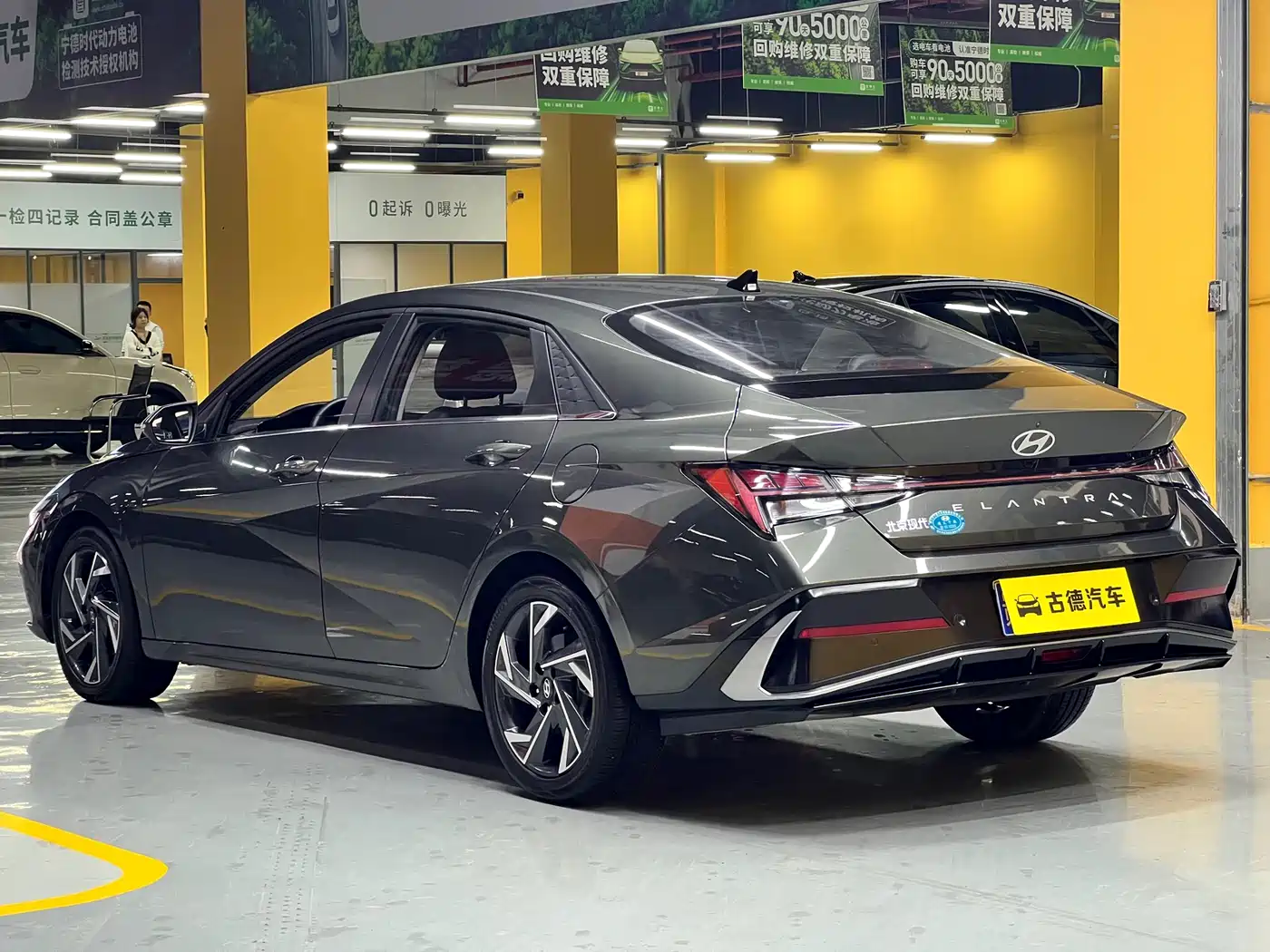 Hyundai Elantra 2023 Model 1.5L CVT LUX Premium Edition фото 5