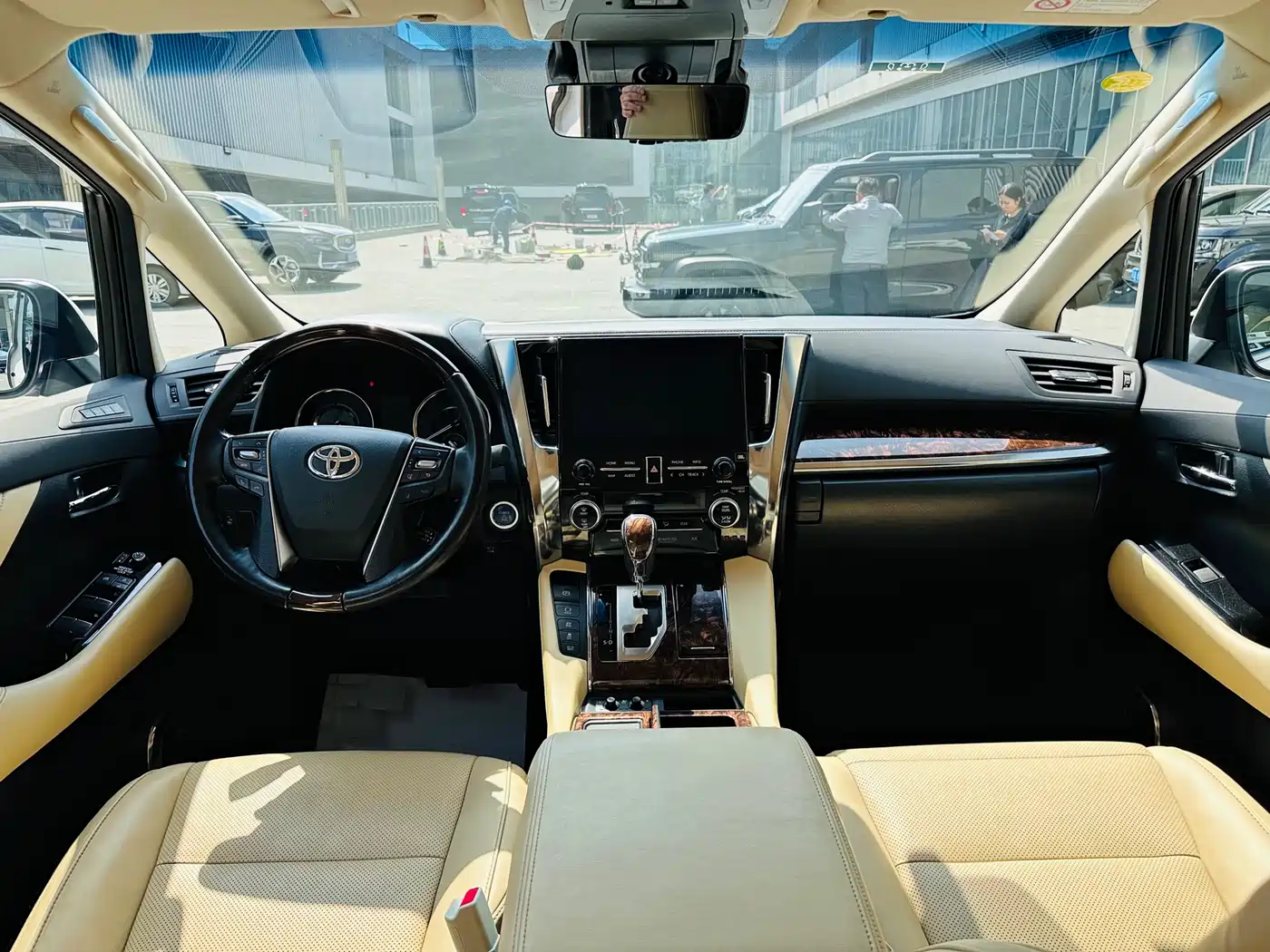 Toyota Alphard 2021 Hybrid 2.5L Luxury фото 10