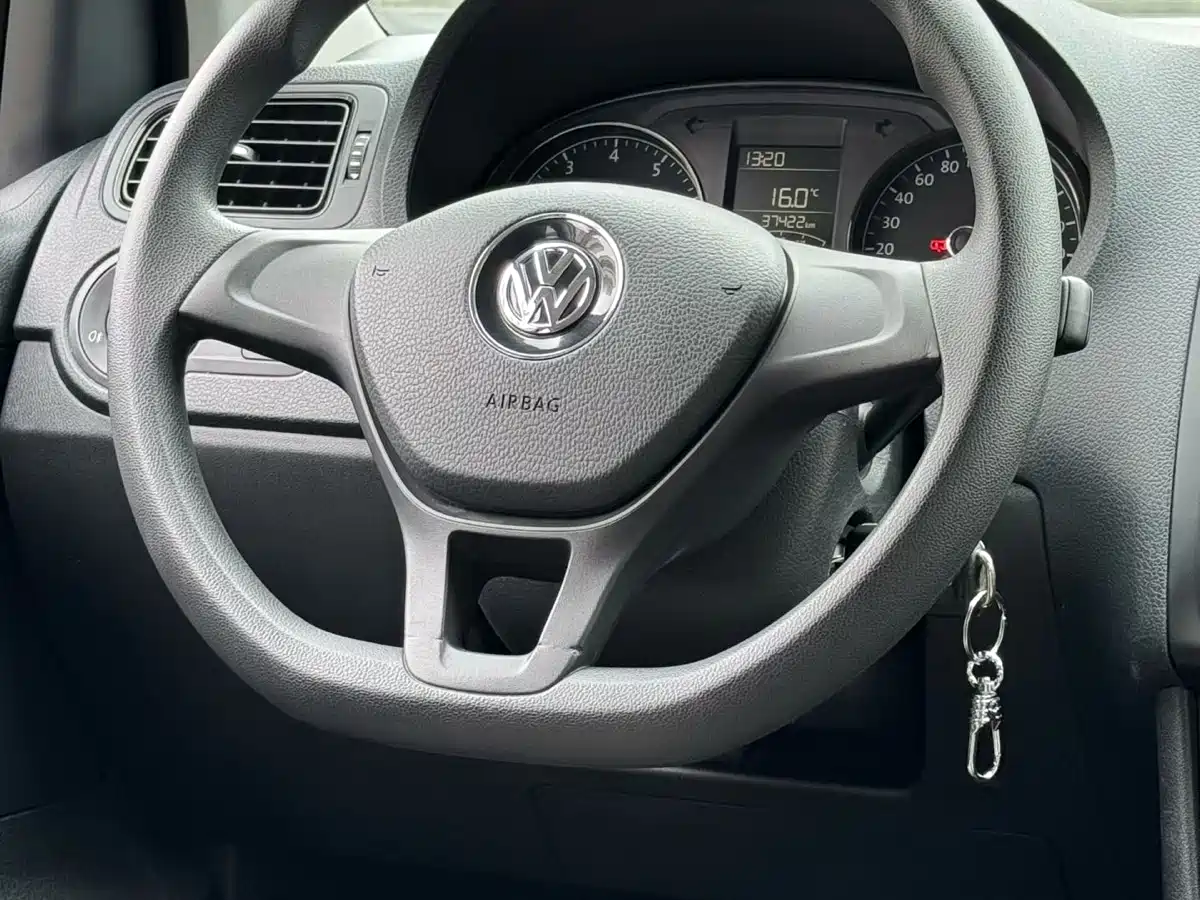Volkswagen Polo 2016 1.4L Manual Trend фото 10