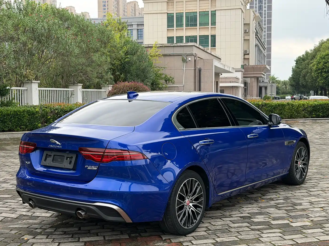 Photo 21 - Jaguar XEL
