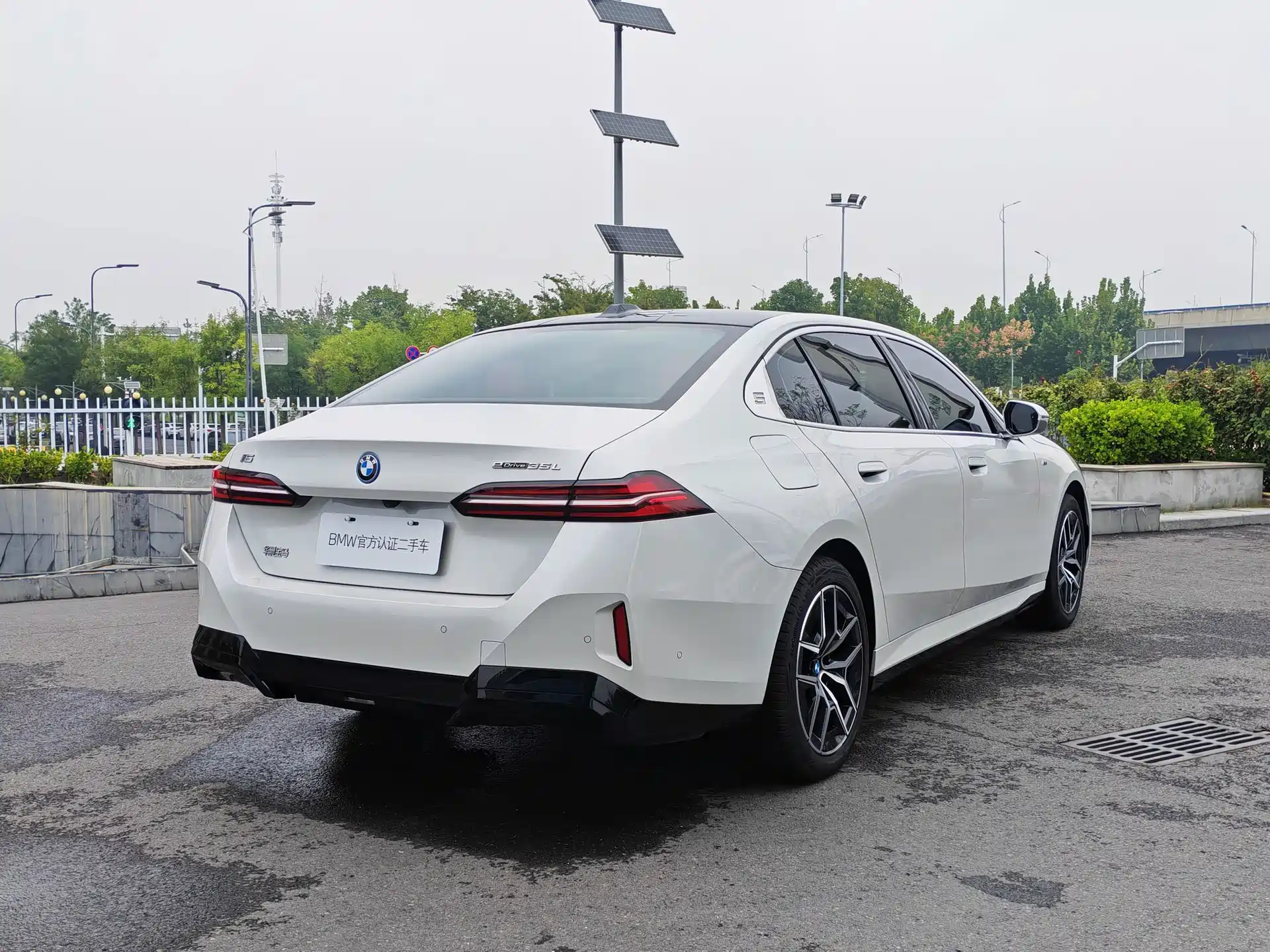 Фото 5 - BMW i5