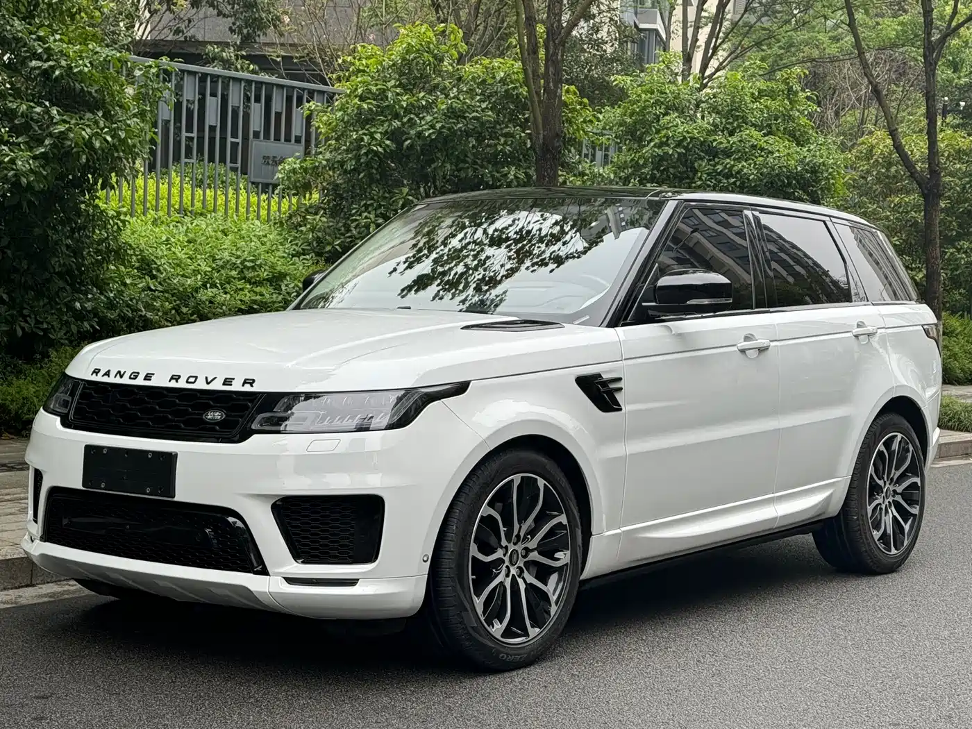 Land Rover Range Rover Sport 2021 3.0 L6 Gloss Black Edition