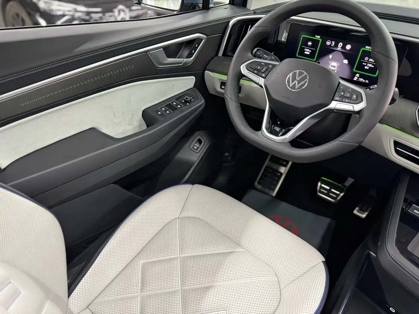 Volkswagen Talagon 2025 450TSI R-Line 6-Seater фото 24