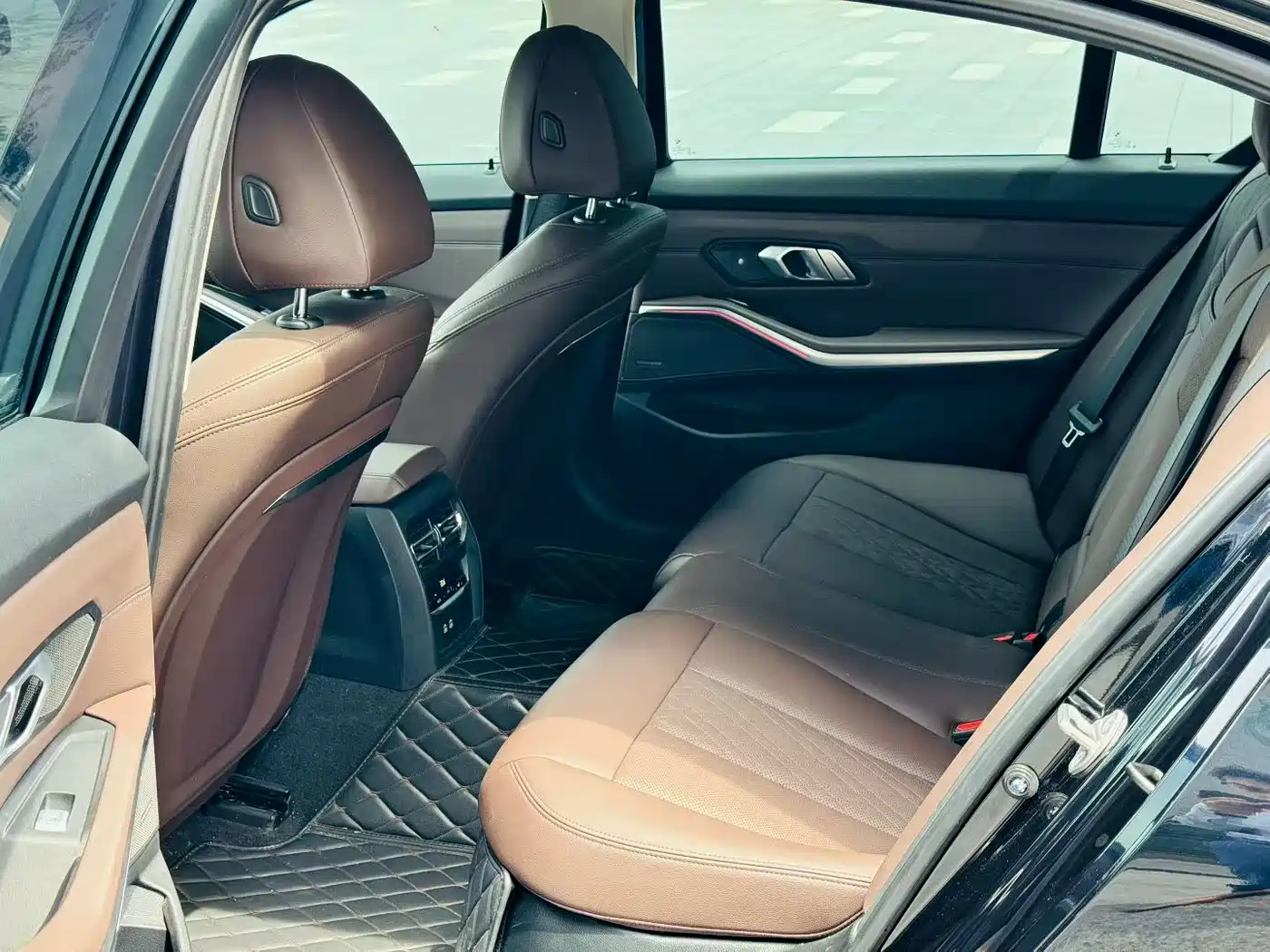 BMW 3 Series 2023 325Li M Sport Black Night Package фото 8